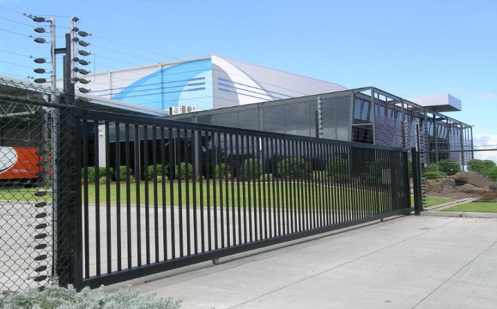 Heavy duty automated sliding gate securing an industrial facility perimeter